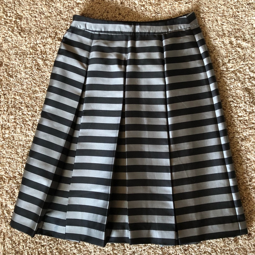 NewHALOGEN Black & Silver Pleated Skirt